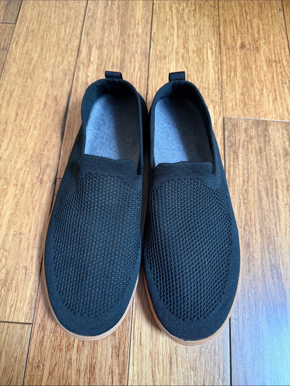 SUAVS  The Barton women’s 9.5 black and gum sole
